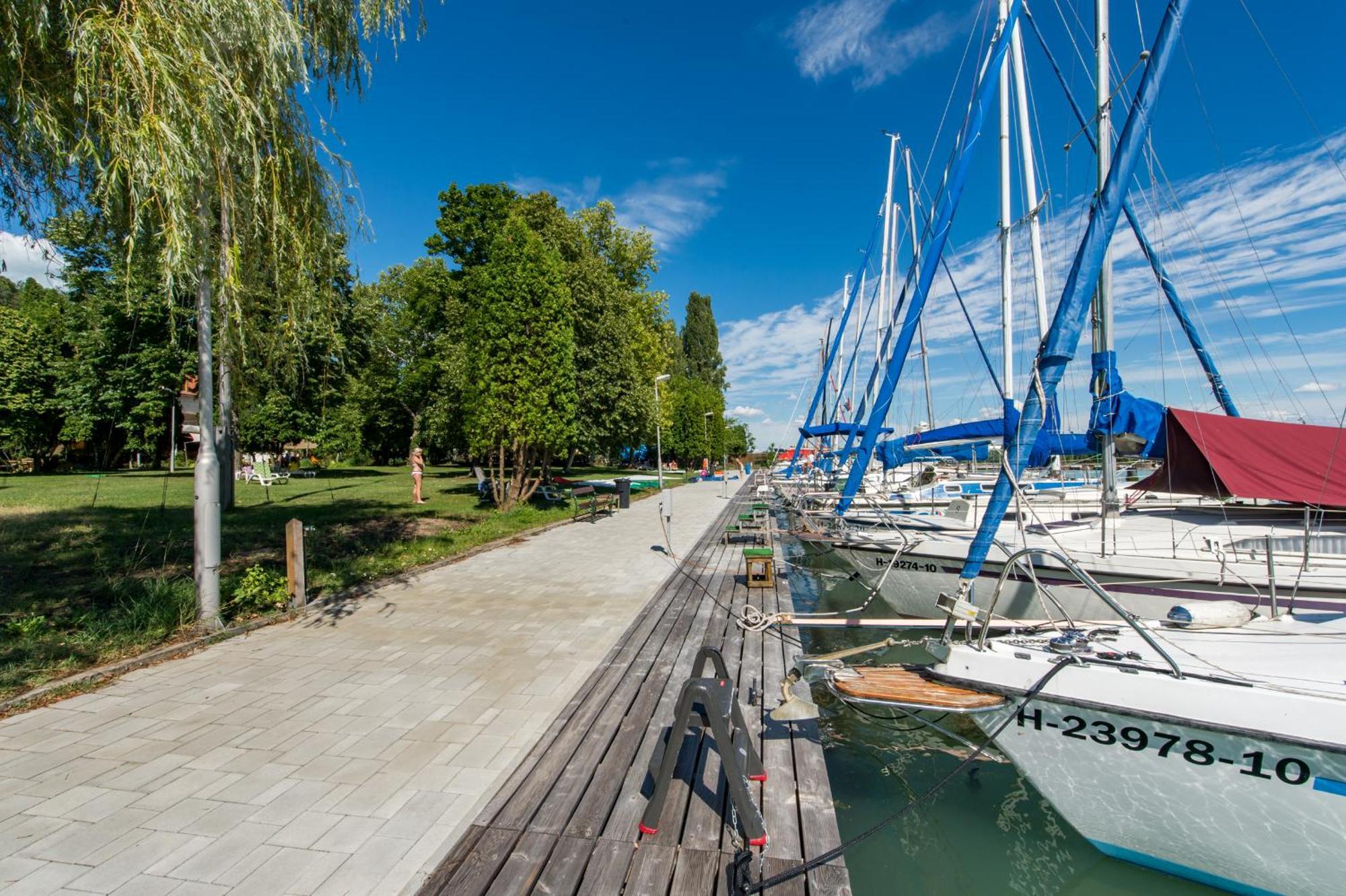 Tihany Yacht Club Hotel Exterior photo