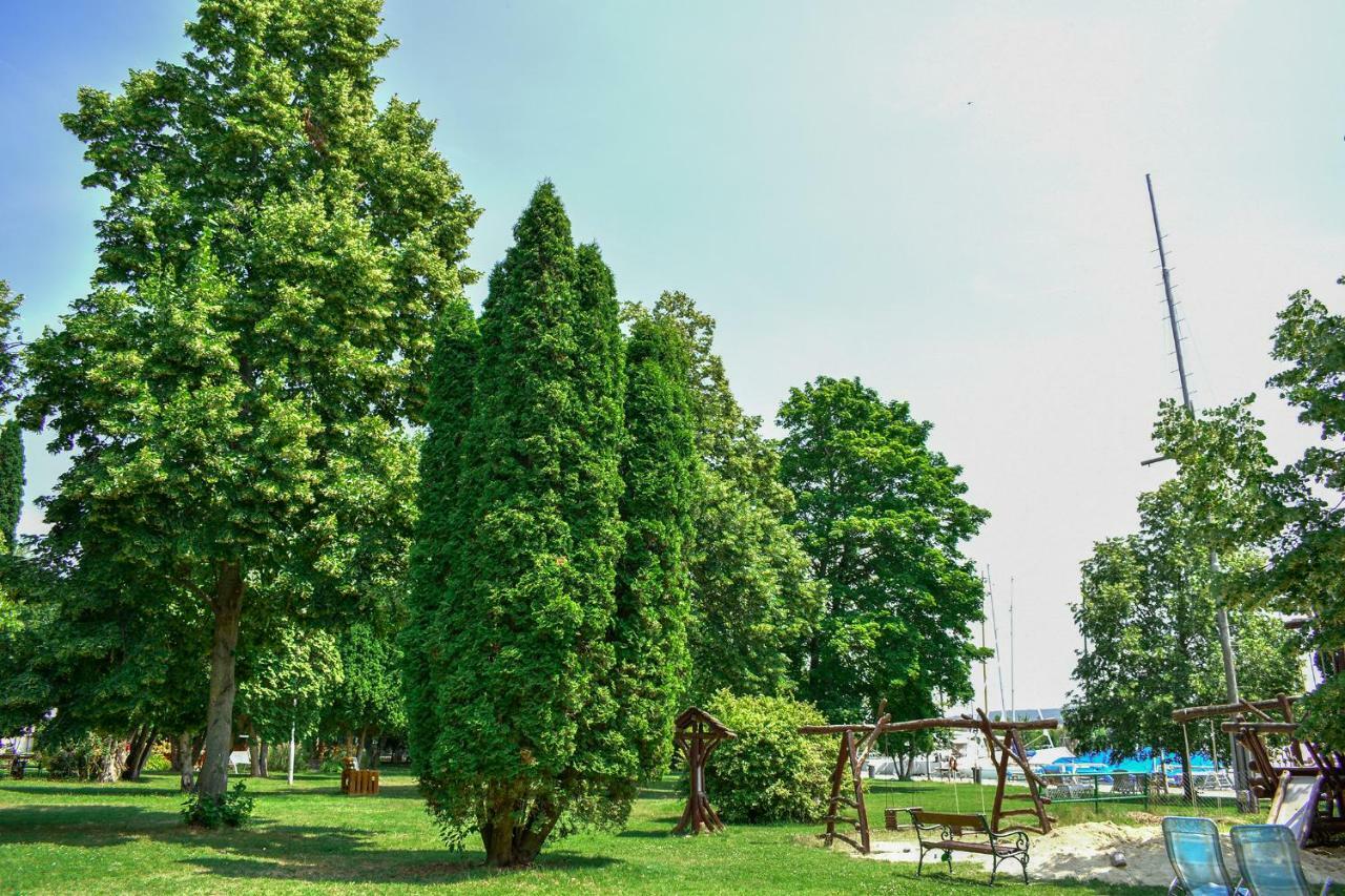 Tihany Yacht Club Hotel Exterior photo